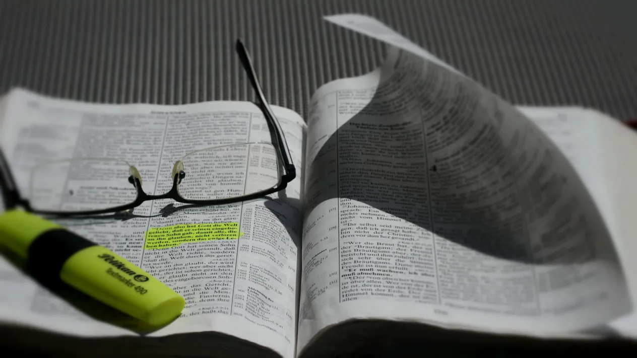 Bibel lesen bible-839093_1920 (Foto: Pixabay) Bibel lesen bible-839093_1920 (Foto: Pixabay)