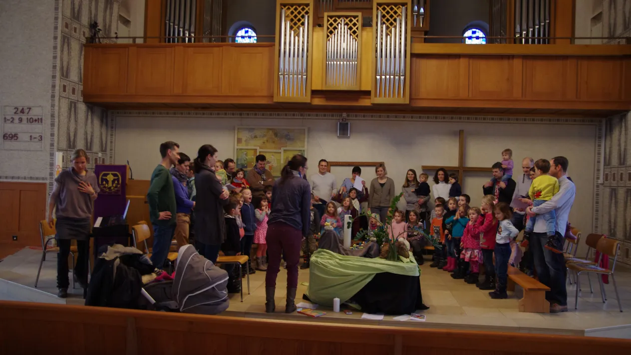 Chinderchile in der Kirche (Foto: Ch. Bleisch) Chinderchile in der Kirche (Foto: Ch. Bleisch)