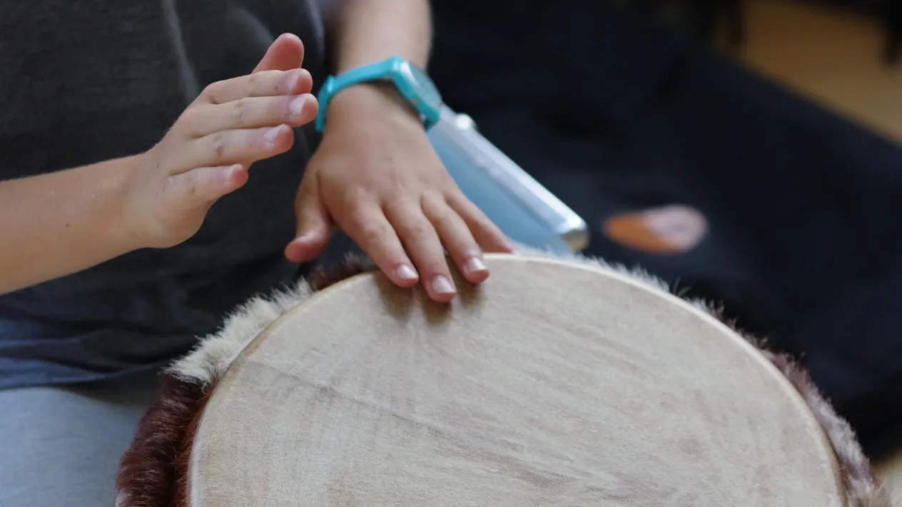 Kivi Kids Djembe (Foto: C. Bleisch) Kivi Kids Djembe (Foto: C. Bleisch)